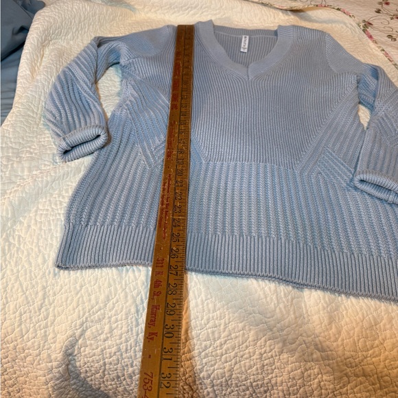Athleta blue grey chunky V-neck sweater, size small - Picture 7 of 9
